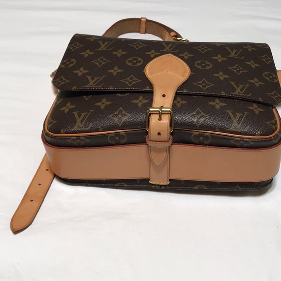 LV shoulder bag in excellent condition. - Picture 4 of 16